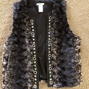 Cache faux fur vest
